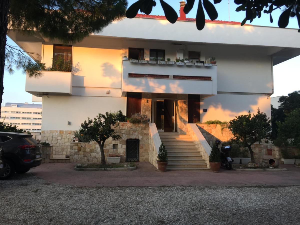 La Casa Di Emanuella - Rooms & International Suites Bari Luaran gambar