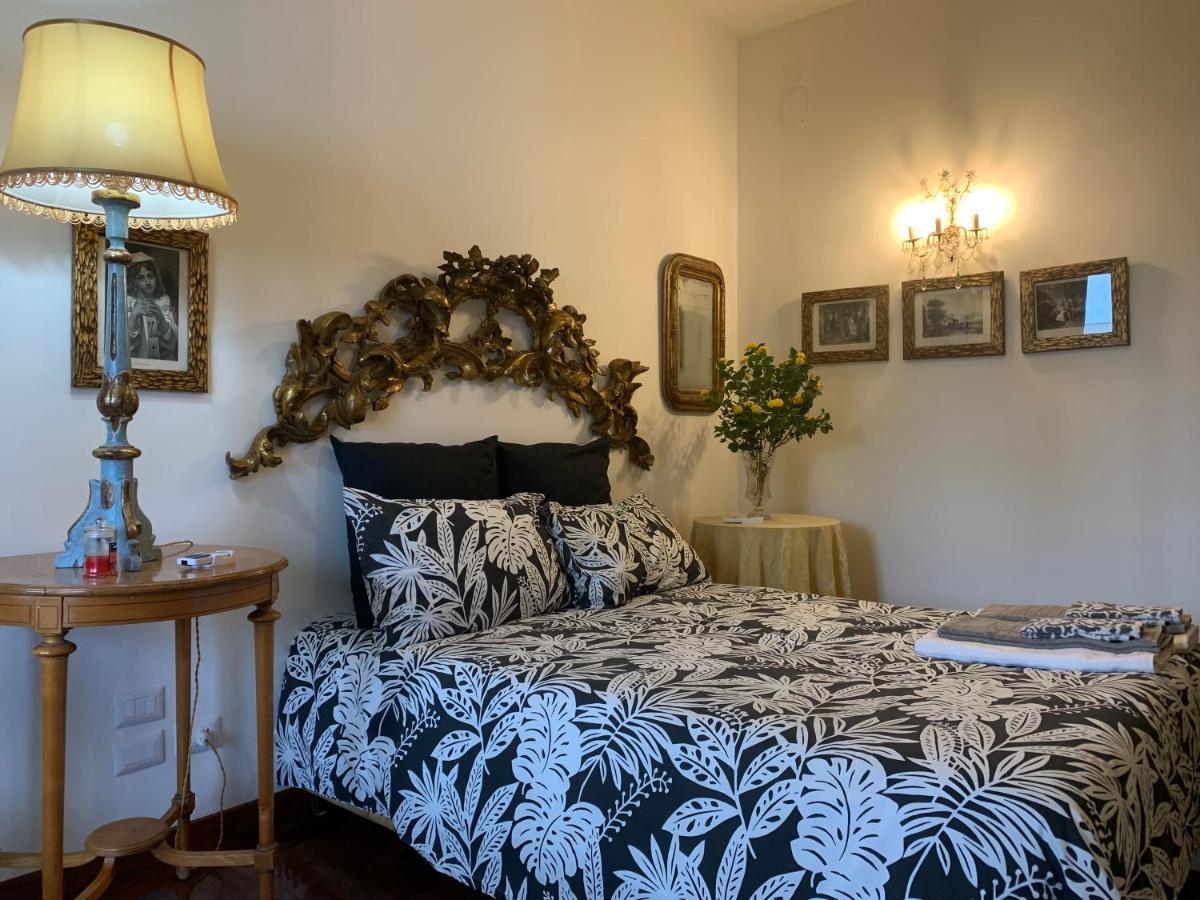 La Casa Di Emanuella - Rooms & International Suites Bari Luaran gambar